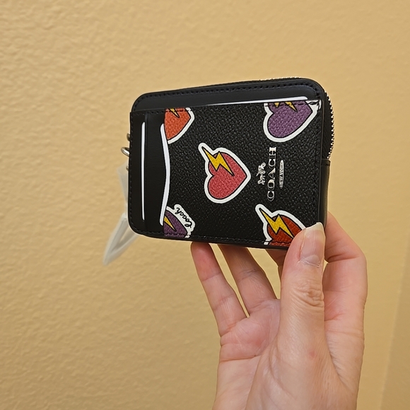 Coach Zip Card Case With  Heart Bolt Print - Picture 14 of 14